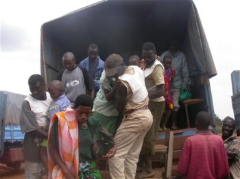   **Photo: IRIN | While many Burundians returned home from Tanzania since 2002, many others remained behind (file photo)