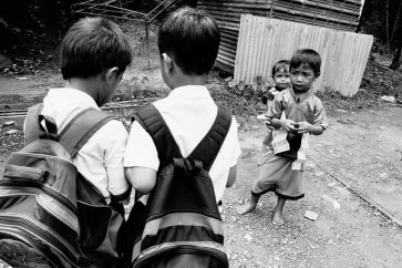 Children in Telipok, Sabah, Malaysia. Many children of migrants are unable to establish a nationality. Some are completely undocumented and do not have access to education. Photo: UNHCR/Greg Constantine