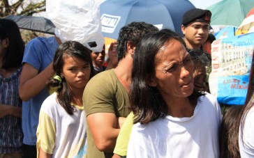 Residents of Tacloban, Philippines, queue for aid following Super Typhoon Haiyan (local name Yolanda). Photo: WFP/Saripa Alangadi