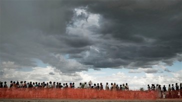 ****Photo: Jacob Zocherman/IRIN | Waiting for food rations in Malakal, Upper Nile State, South Sudan (file photo)