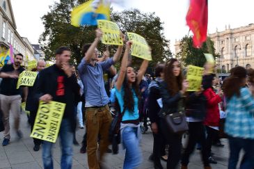 ***Image: Kurdish demonstration against ISIL in Vienna, Austria, 10 October 2014 | Author: Haeferl | Wikimedia Commons