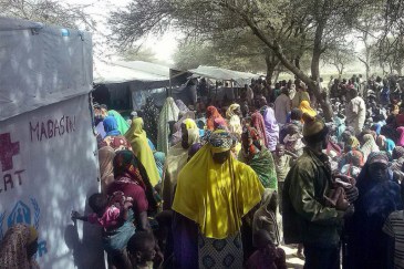 Nigerian refugees fleeing attacks by insurgents on Baga town and surrounding villages, wait to be registered by UNHCR in Ngouboua, western Chad. Photo: Chadian Red Cross/Hachim Abdoulaye | Source: UN