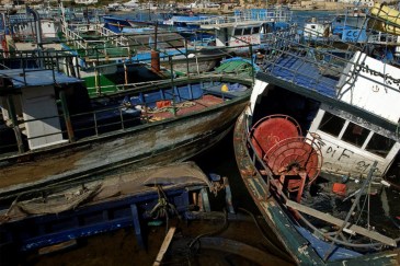 Tens of thousands of desperate people are attempting to cross the Mediterranean and reach Europe in dangerous boats like these in Libya. Photo: UNHCR/F. Noy