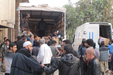 UNRWA distributing aid in Yalda, an area adjacent to Yarmouk, Syria, hosting displaced civilians. Photo: UNRWA