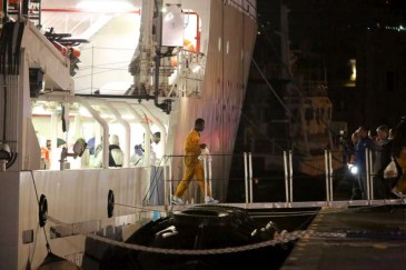 Survivors of the boat that capsized in the Mediterranean over the weekend of 18-19 April 2015 arrive in Sicily after being rescued. Hundreds are missing and feared dead. Photo: UNHCR/F. Malavolta