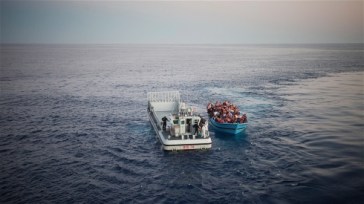 *****Photo: Alfredo D’Amato/UNHCR | A boat carrying refugees off the coast of Italy in summer 2014 is stopped by the coast guard.