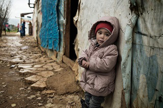 © UNICEF/MENA2014-00067/Romenzi Five-year-old Iman from Syria at the Saadnayel camp in Lebanon’s Bekaa Valley.