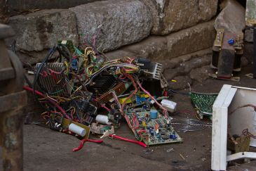 **Photo: Hoarding, disassembling and collecting (right) electronic waste in Bengaluru, India | Author: Victorgrigas | Wikimedia Commons