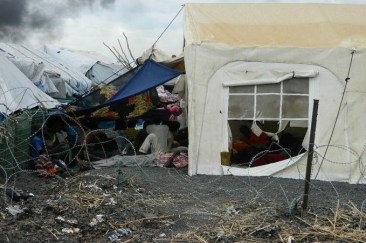 Following the recent upsurge in fighting in Melut, Upper Nile State, South Sudan, UN peacekeepers are protecting displaced civilians on its base and in this area adjacent to the compound. Photo: UNMISS/UN Military