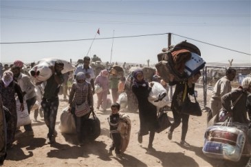 Photo: I. Prickett/UNHCR Syrian Kurdish refugees flee Kobani (file photo) | (Islamic State attack puts Kobani reconstruction at risk: IRIN)