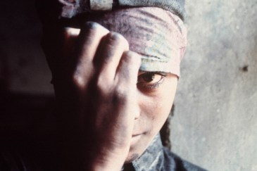 Forced labour often means unpaid wages, excessively long work hours without rest days, confiscation of ID documents, little freedom of movement, deception, intimidation and physical or sexual violence. ILO/A. Khemka
