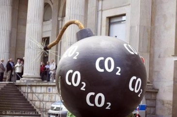 **Fossil Fuel's last stand | Credit: Michael Loewa/Greenpeace