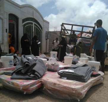 © UNHCR Photo |  Distribution of relief items including mattresses and blankets in Al-Bureiqa to IDPs in Yemen
