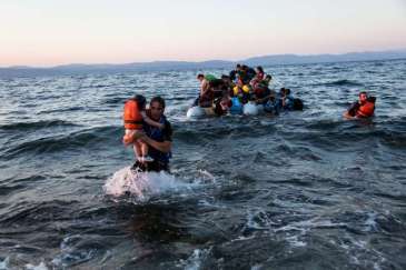 © UNHCR/A.McConnell A group of Syrian refugees arrive on the island of Lesbos after traveling in an inflatable raft from Turkey, near Skala Sykaminias, Greece.