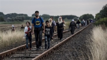 *****Photo: András Hajdú/IRIN | Syrian refugees reach Hungary by following a Serbian rail track