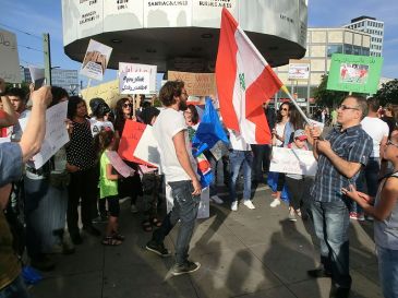 ***Photo: Lebanese people in Germany express their support of the 2015 Lebanese protests in Berlin at Alexanderplatz, August 29, 2015 | Author: Thylacin | Creative Commons Attribution-Share Alike 4.0 International license. | Wikimedia Commons
