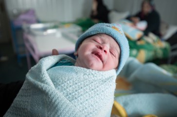 95747-ogb-new-born-babay-zaatari-refugee-camp-jordan-tom-white-1100x733