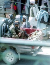 800px-Taliban-herat-2001_retouched
