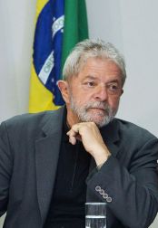 Lula_bancada_PT_Senado_Câmara-2015_06_29_(cropped)