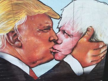 Donald_Trump_and_Boris_Johnson_Street_Art
