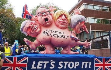 800px-Brexit-is-a-monstrosity-float-2017-10-01-in-manchester-photo-robert-mandel
