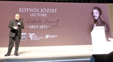 800px-Eötvös_József_Lecture_-_Steve_Bannon