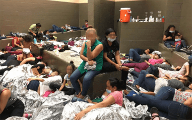 800px-Overcrowded_Families_in_Weslaco_Station-11Jun2019-DHS_OIG