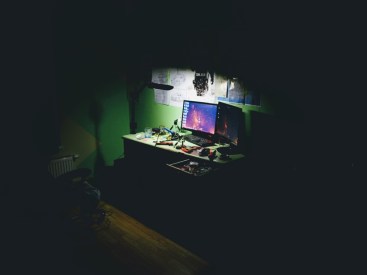 Use-extreme-caution-when-entering-chat-rooms