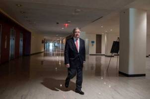 Antonio-Guterres-walking_