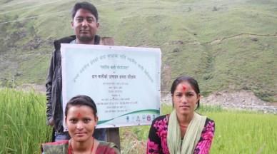 Nepal-GEF_11_Field_technician_with_women_farmers_in_Chhipra,_Humla_district._Photo_by_D._Gauchan,_Bioversity_International,_2017