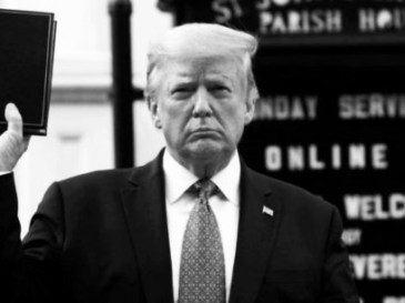 Donald-Trump-ordered-officers-to-clear-a-path-for-him-so-that-he-could-be-photographed-holding-a