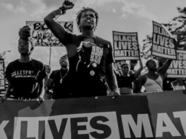 Protesters-outside-the-White-House-against-racism