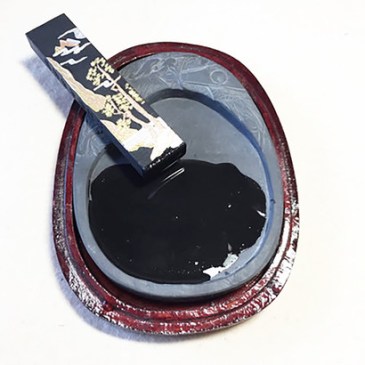 Ink-becomes-waterproof-when-applied-to-the-paper