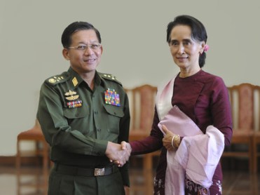 Aung-San-Suu-Kyi-with-General-Min-Aung-Hlaing