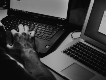 The-dead-Internet-conspiracy-theory-suggests-that-the-Internet-has-been-almost-entirely-taken