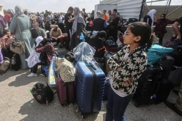 202310mena_israel_palestine_gaza_children_rafahcrossing_0.jpg