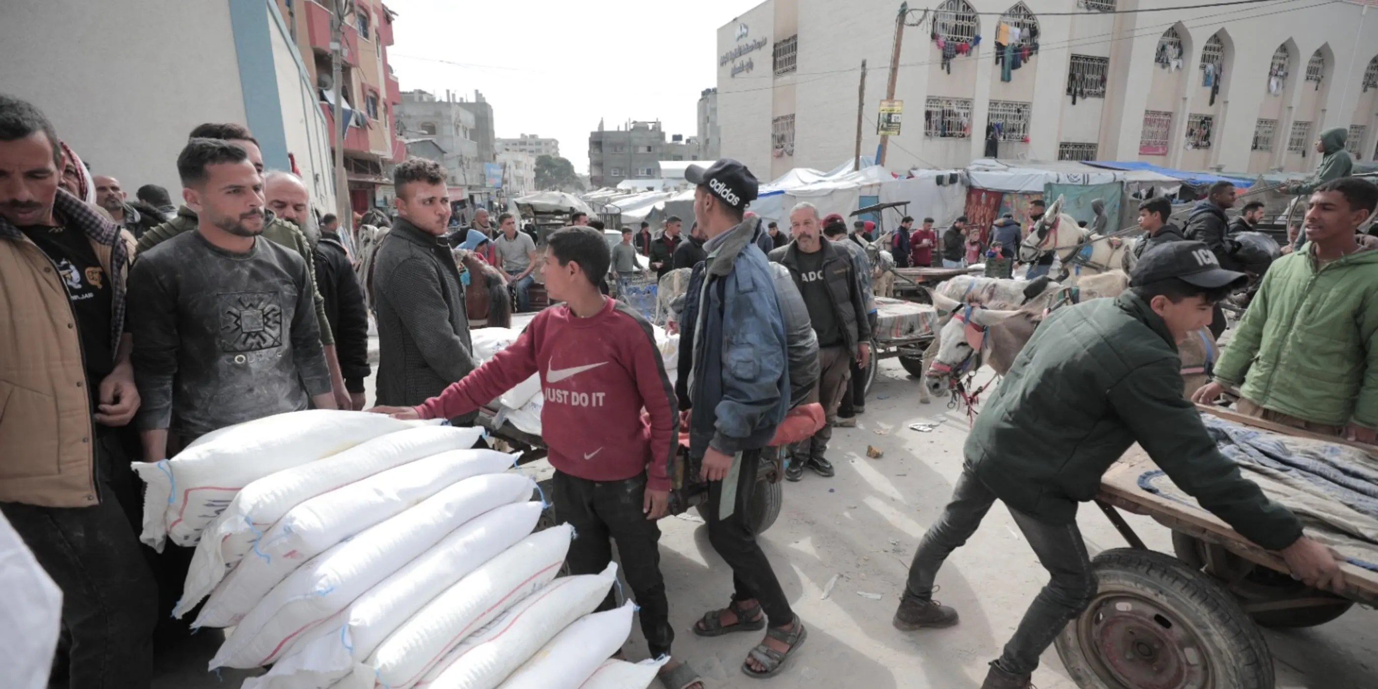 UNRWA colleagues deliver aid in Rafah.jpg